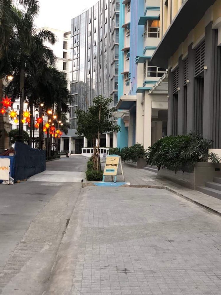 Favila Condotel Unit At 101 Newport Boulevard 22/26