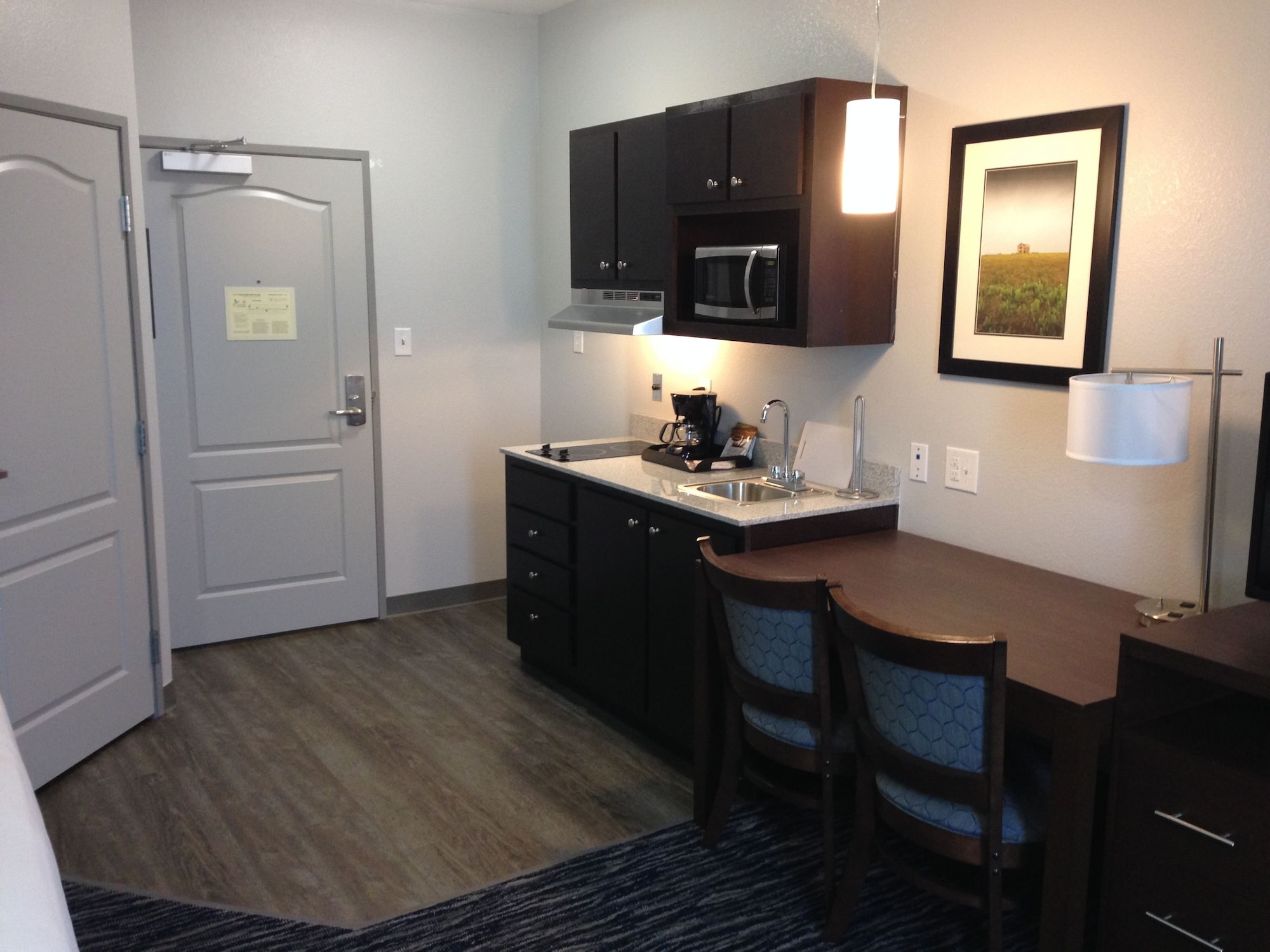 جناح بسرير كينج لذوي الإعاقة، Hawthorn Suites By Wyndham Midland 3/3