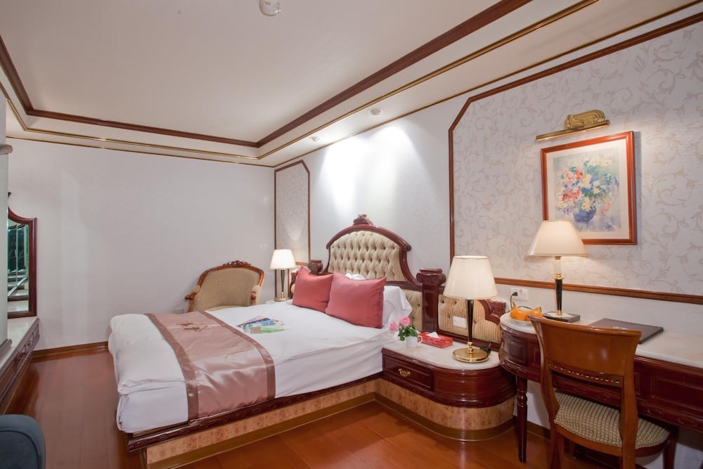 Charming City Sungshan Hotel 8/50