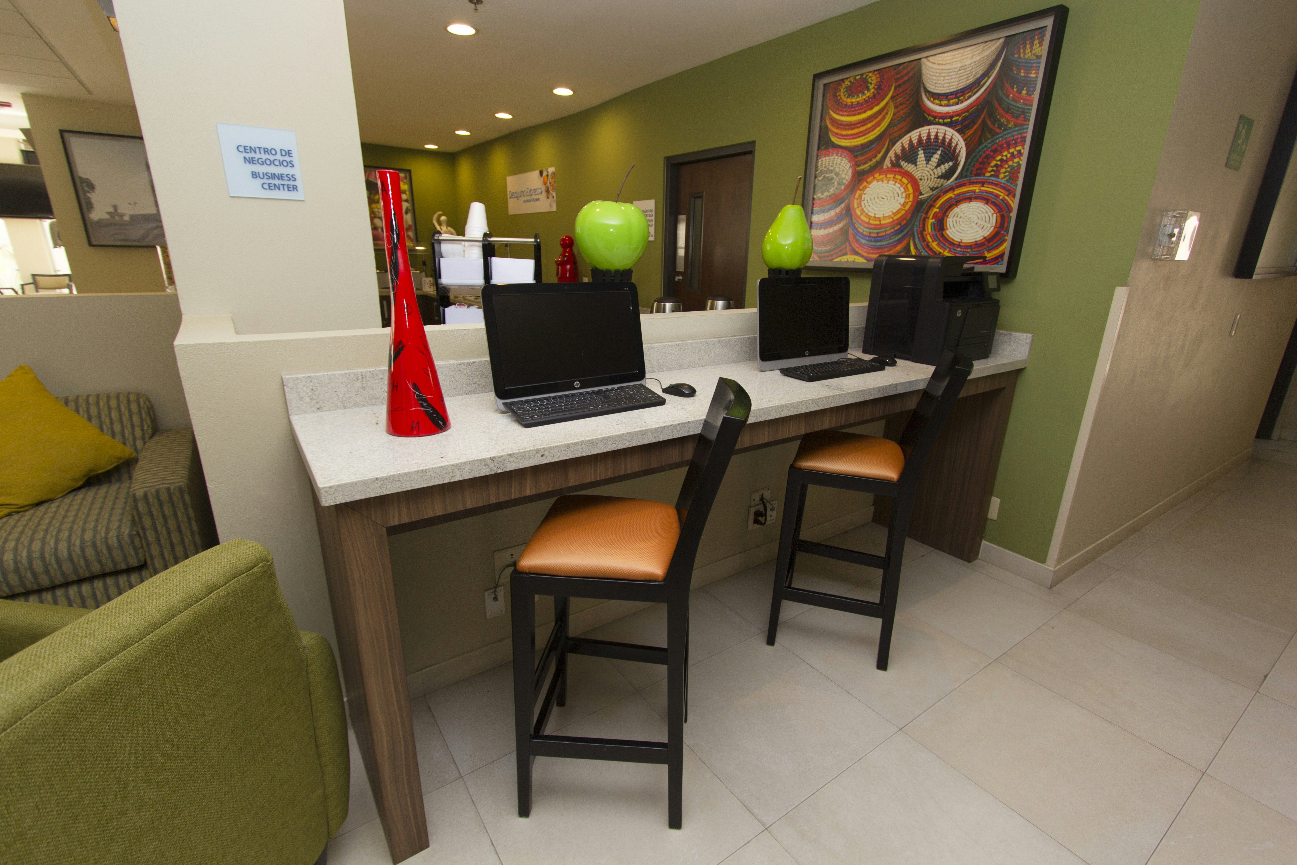 Holiday Inn Express Guadalajara Aeropuerto an IHG Hotel 56/58