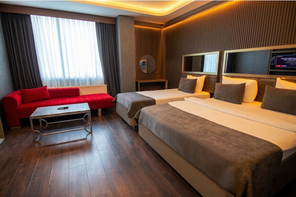 Eagle Palace Suites 11/50