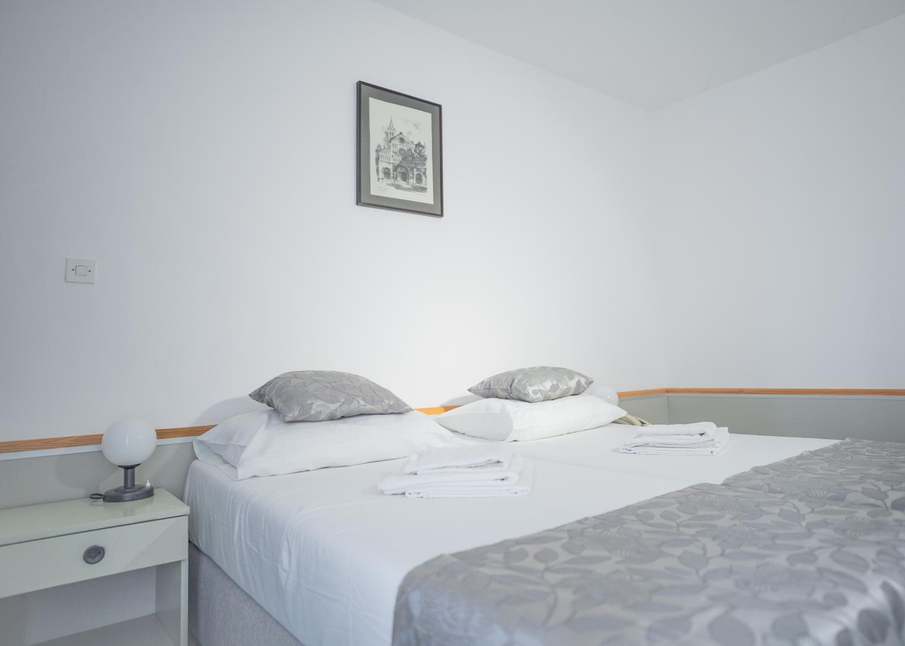 Economy, Double or Twin Bed, No Balcony، Hotel Miran Pirovac 5/8