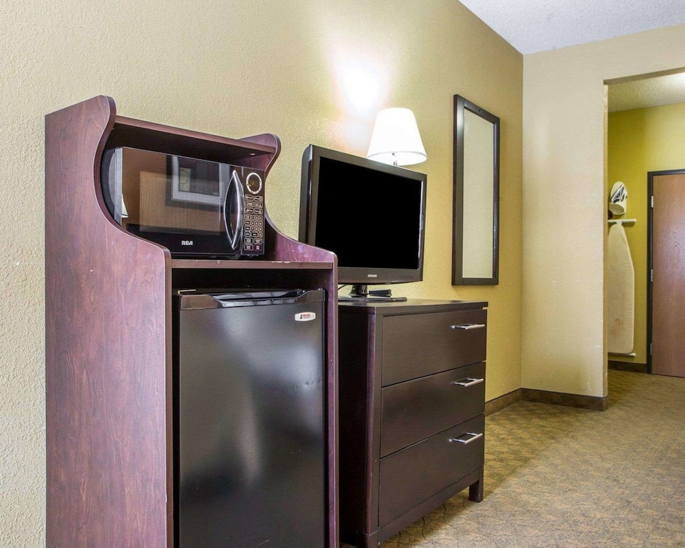 Quality Inn Merrillville 33/35