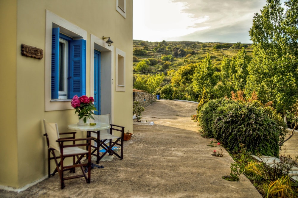 Mainades Maisonettes And Studios 19/23