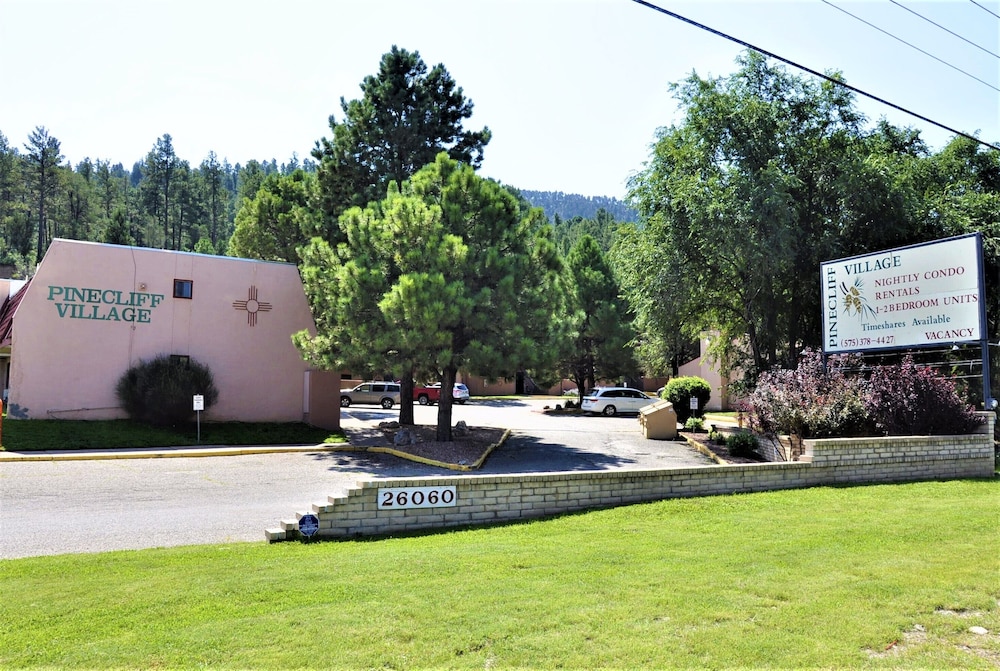 Pinecliff Village Resort detail