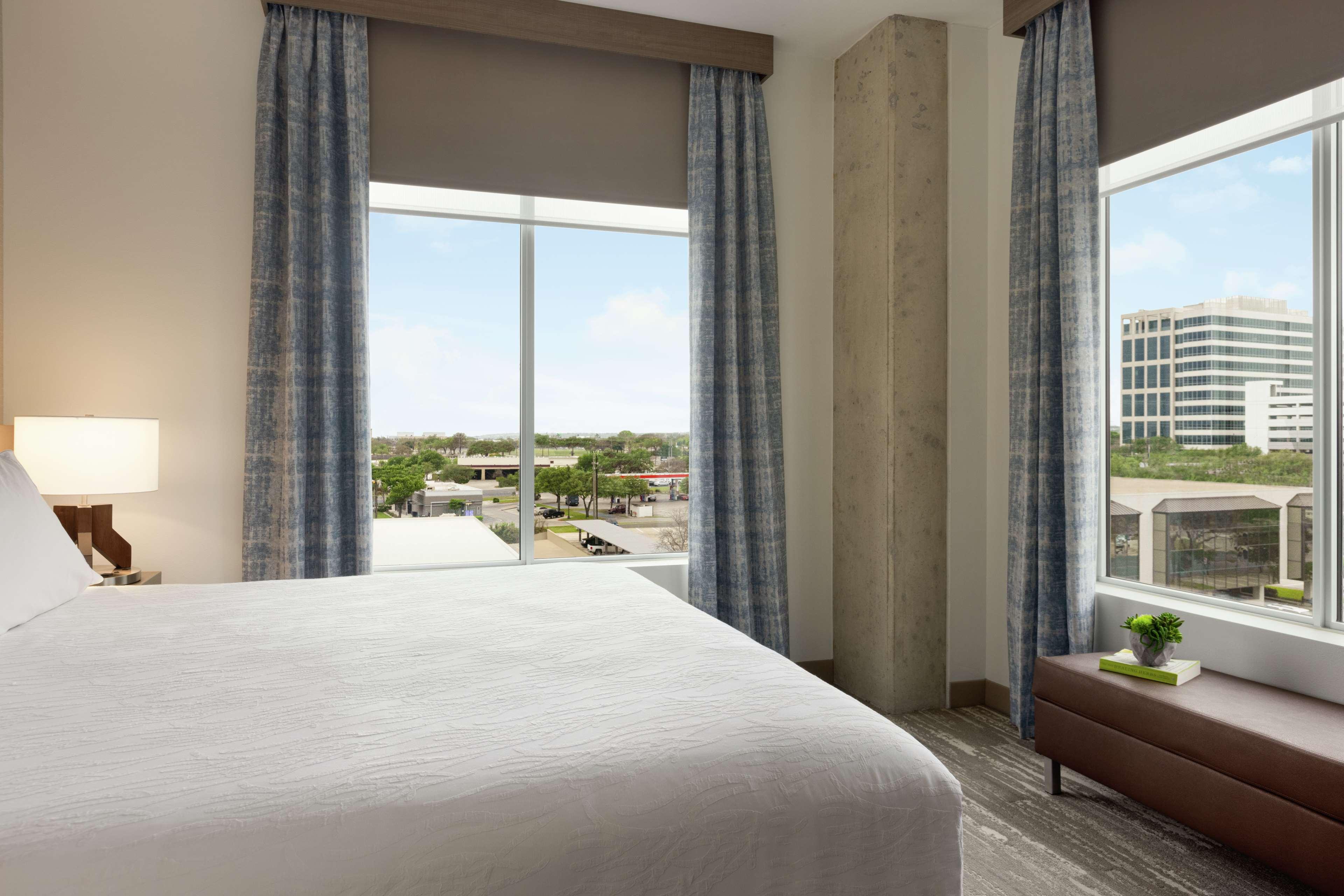 2 BEDROOMS, SUITE, 2 KING BEDS