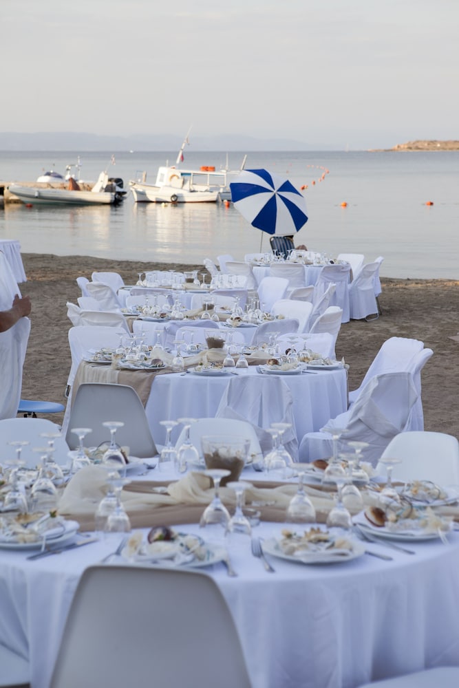 Oasis Beach Hotel Spa 66/76