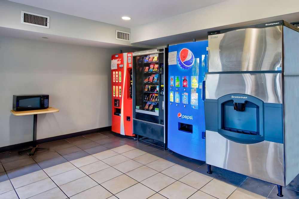 Motel6 Virginia Beach, VA 25/42