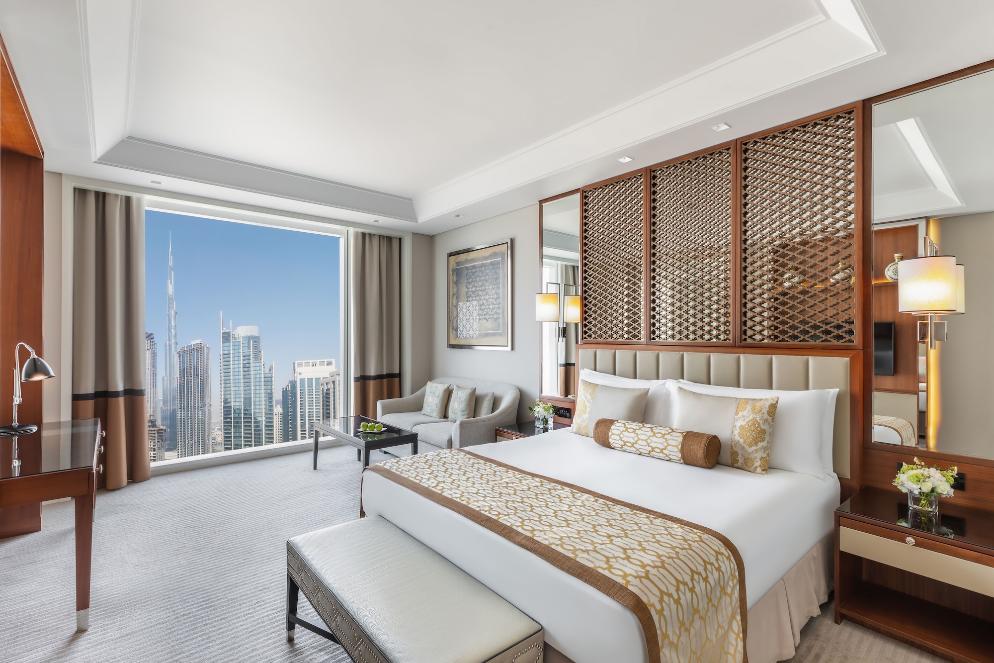 CLUB, KING BED, BURJ VIEW