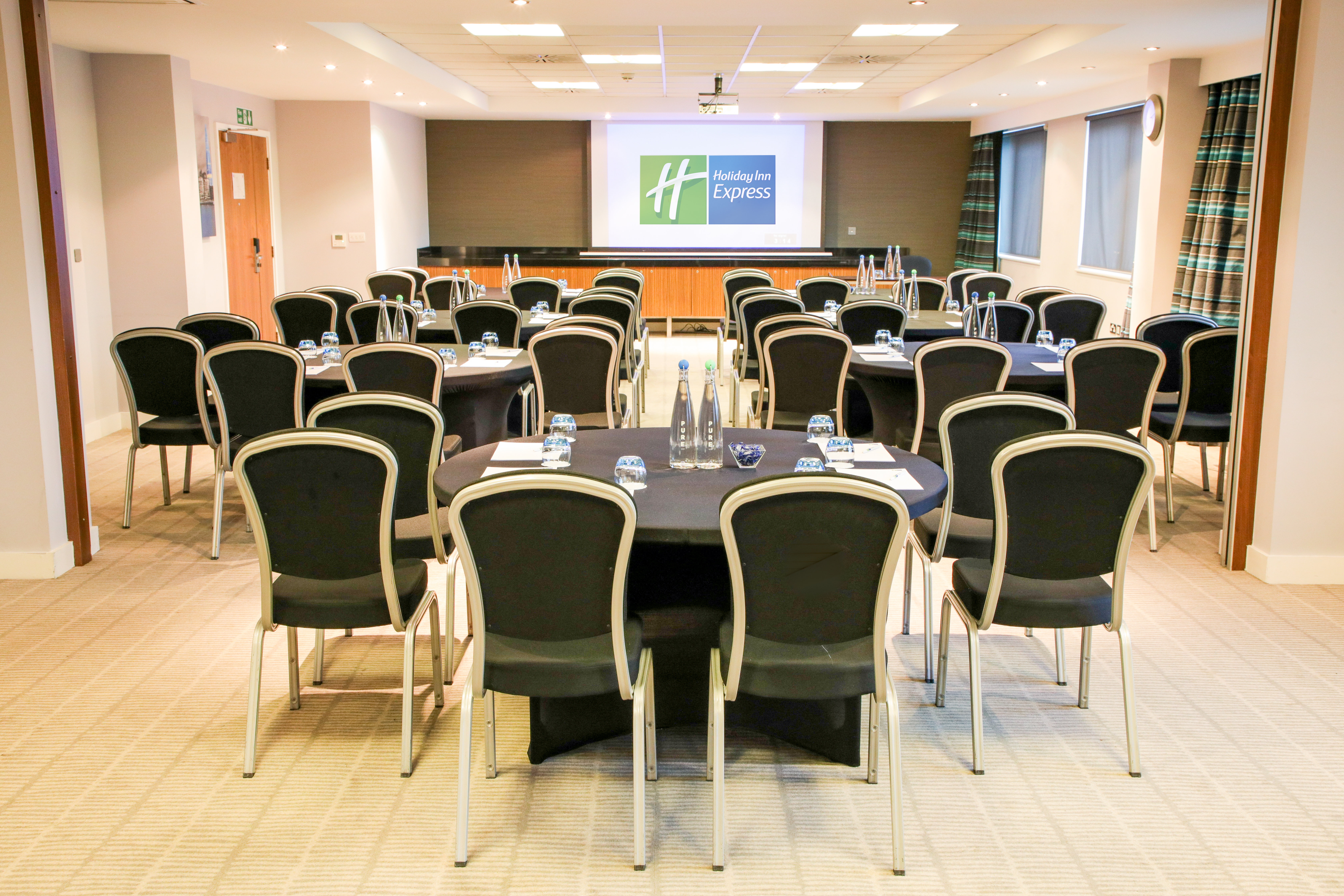 Holiday Inn Express London Heathrow T5 61/70