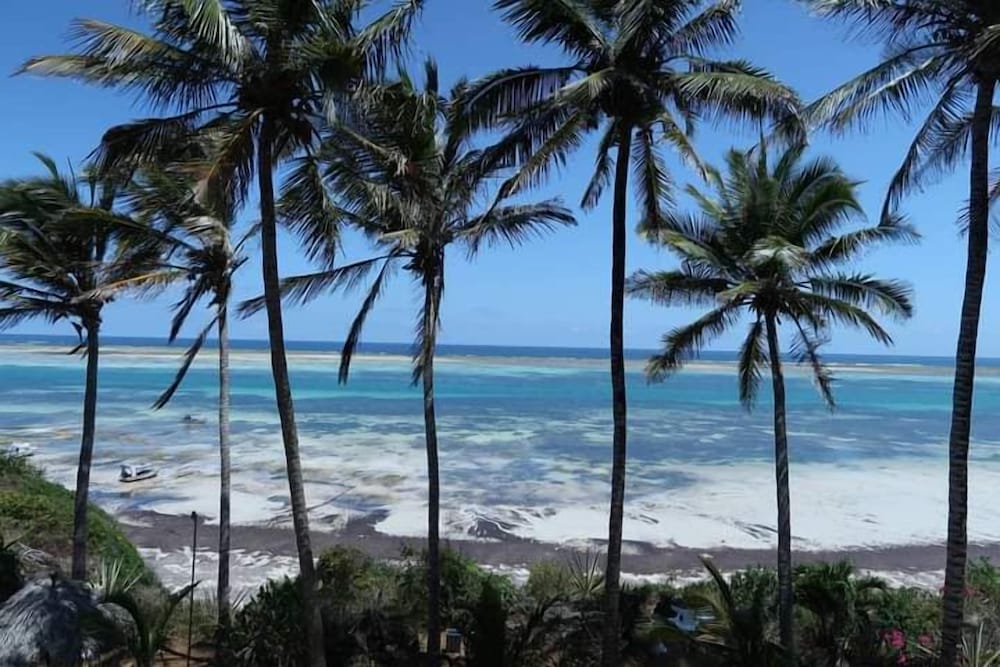 Mombasa Beach Hotel 24/39