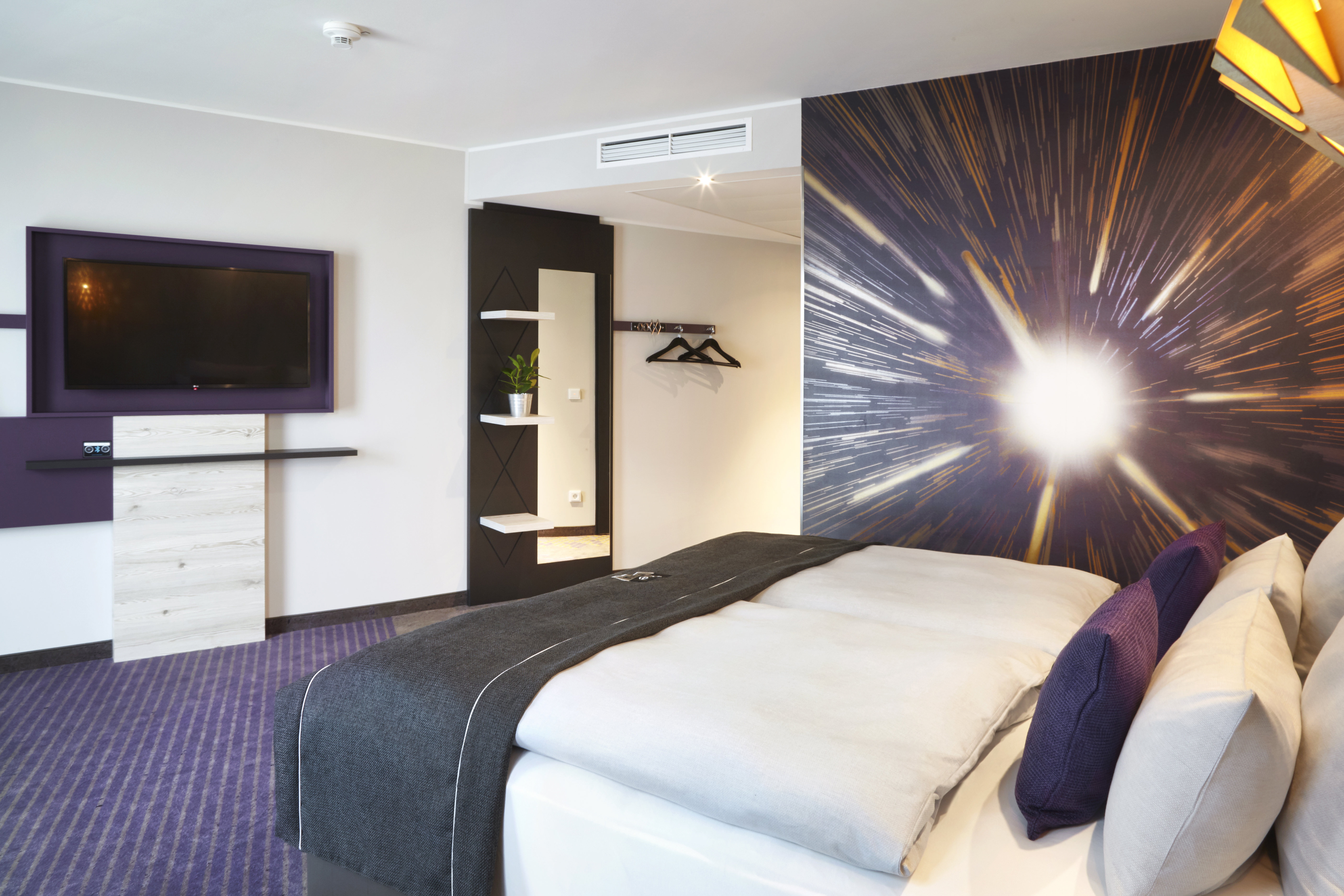 PREMIUM, QUEEN BED