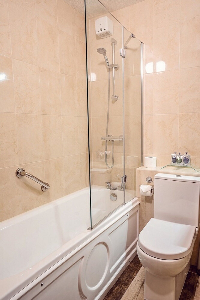 Ballina Manor Hotel 48/50