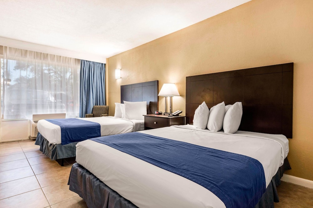 Rodeway Inn and Suites Fort Lauderdale Airport and Cruise Port 13/50
