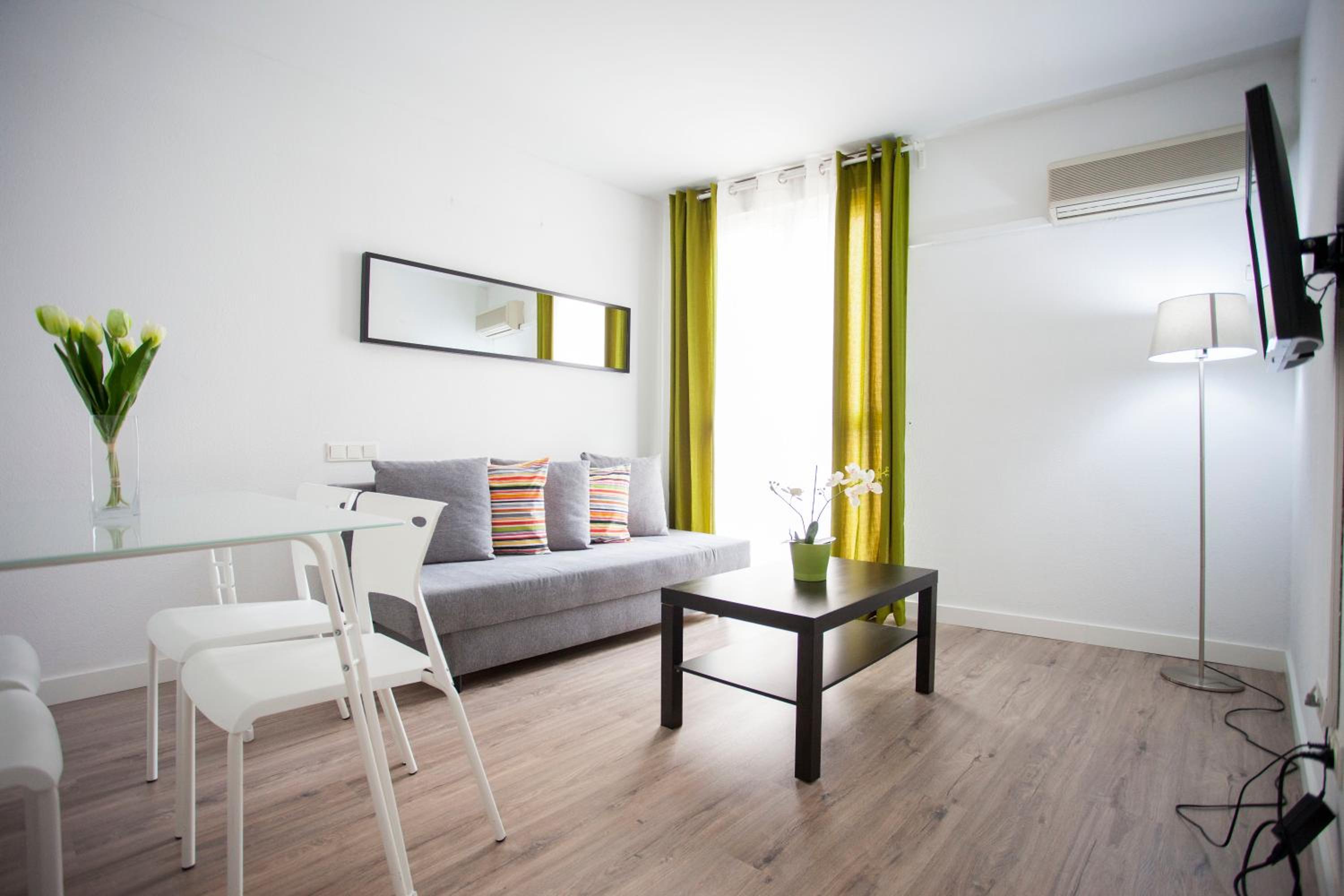Apartamentos Fuencarral 50 83/100