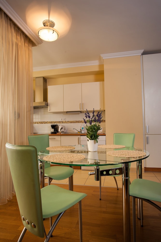 Central Passage Apartments 58/72