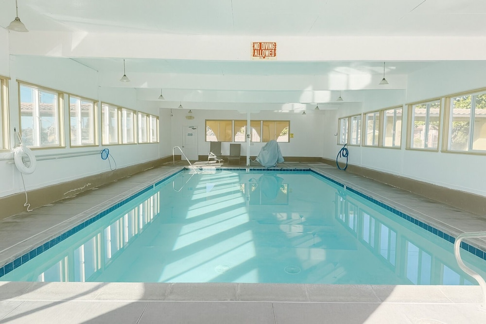 El Castell Motel 33/65