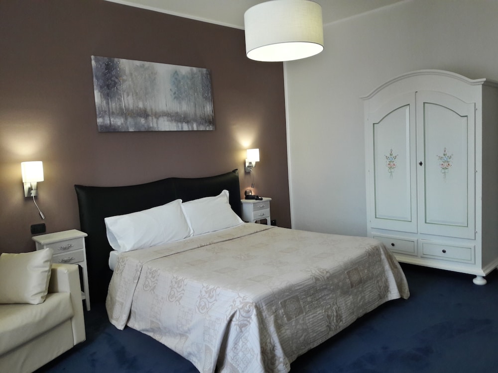 Grand Hotel and Des Anglais 22/62