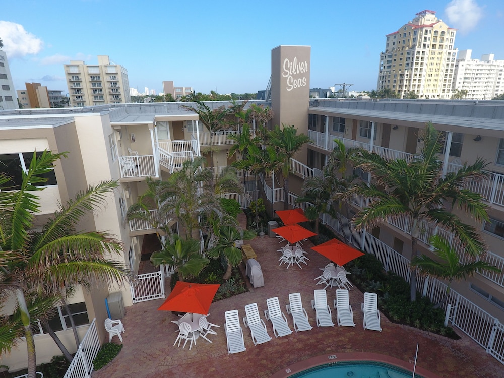 Silver Seas Beach Resort 8/67