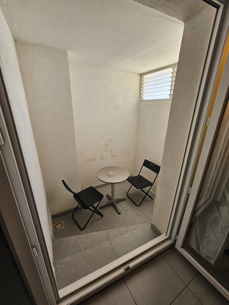Hotel Holidays and Work 22/44