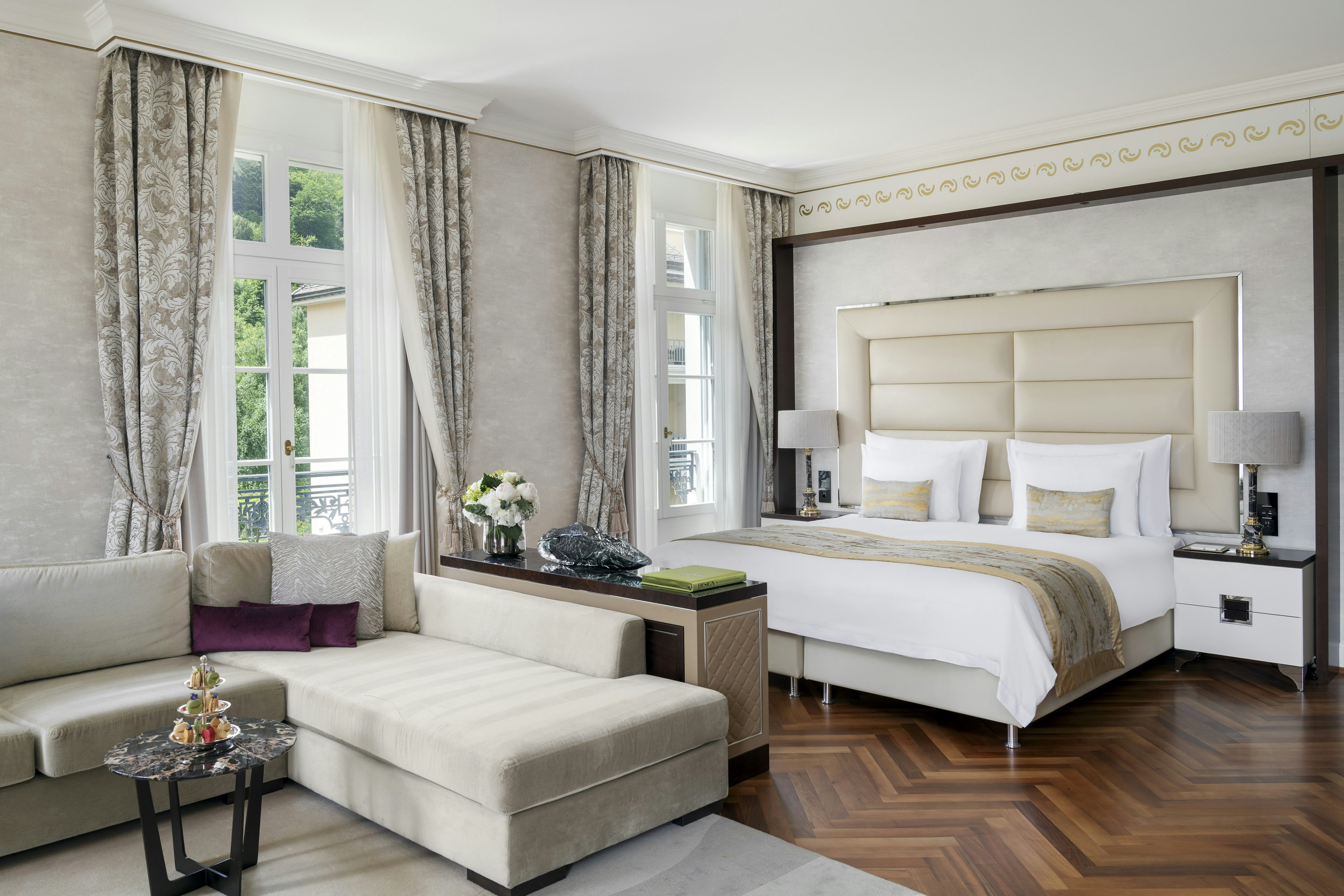 Junior Suite, Corner
