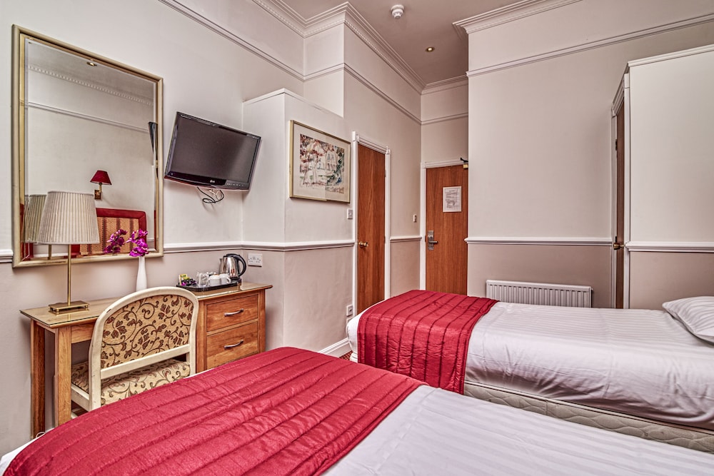Hyde Park Radnor Hotel 10/40