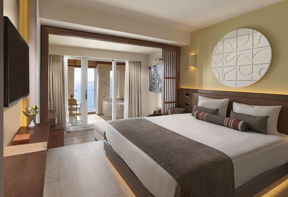 DELUXE STANDARD SEA VIEW WITH JACUZZI