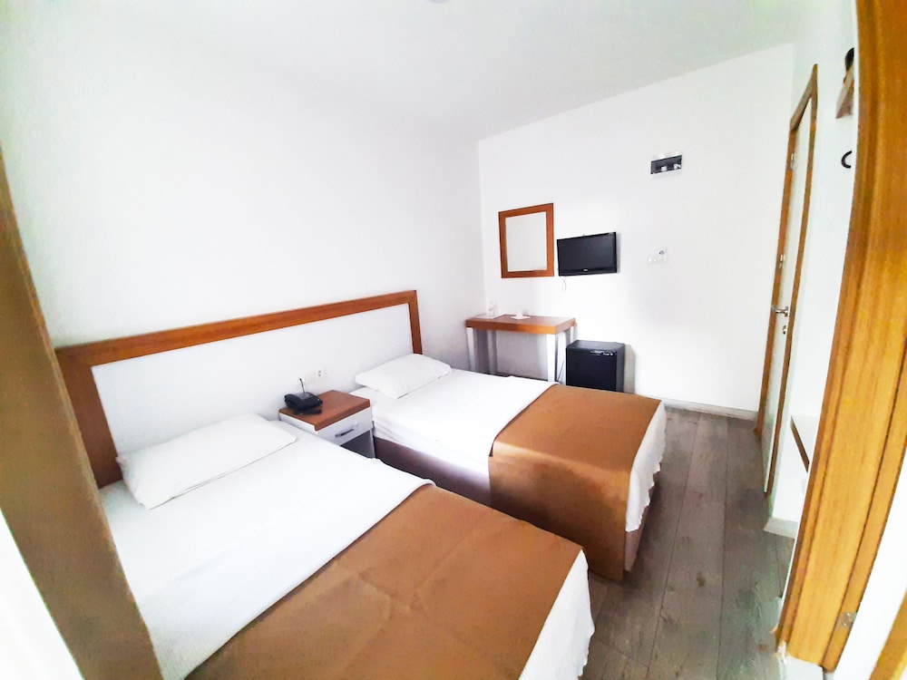 Karden Hotel 12/48