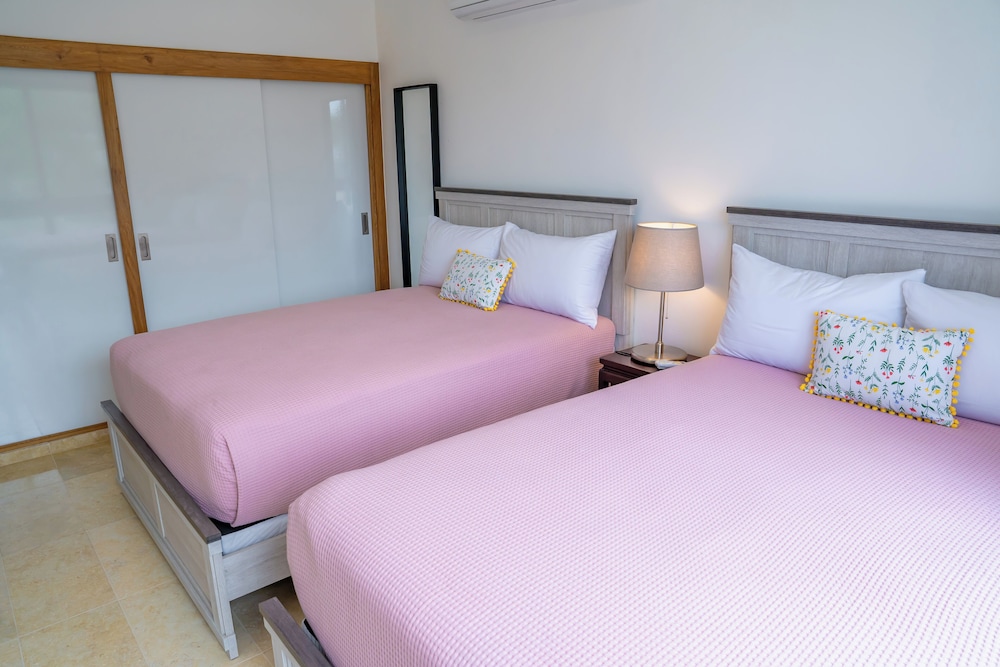 3 Bedrooms, Family, House, 1 King and 2 Double Beds, Queen Bed, Courtyard View, Patio
