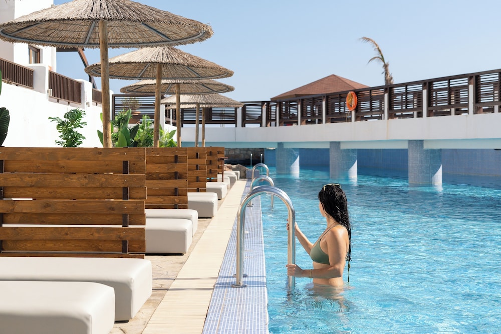 Costa Lindia Beach 23/47