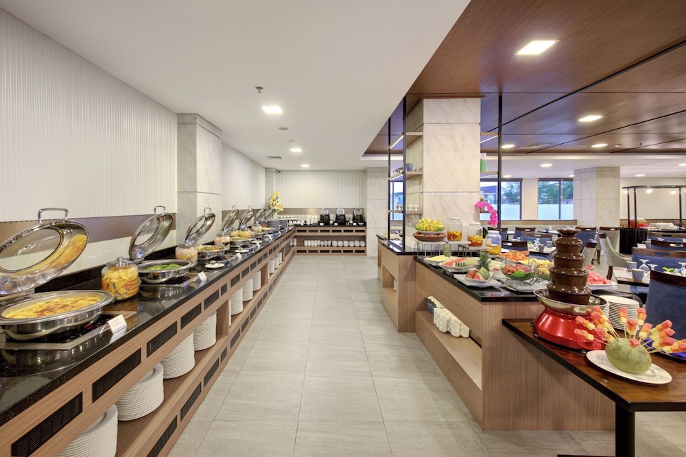 Aston Palu Hotel and Conference Center 42/47