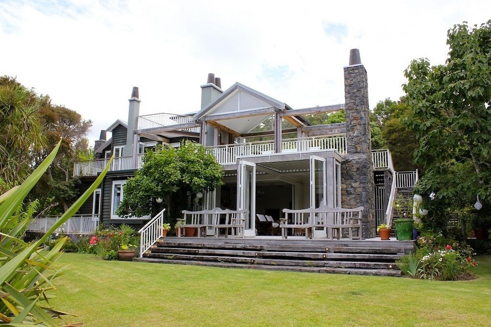 970 LONELY BAY LODGE 28/29