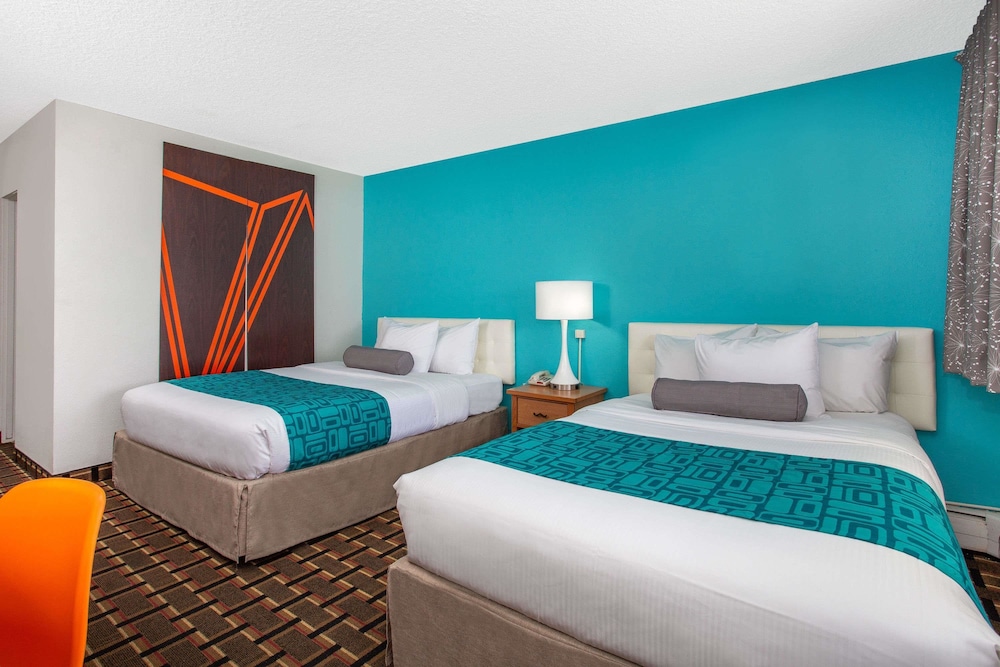 Howard Johnson By Wyndham Colorado Springs 9/33