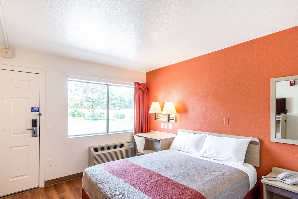 Motel6 Redding, CA - Central 18/47