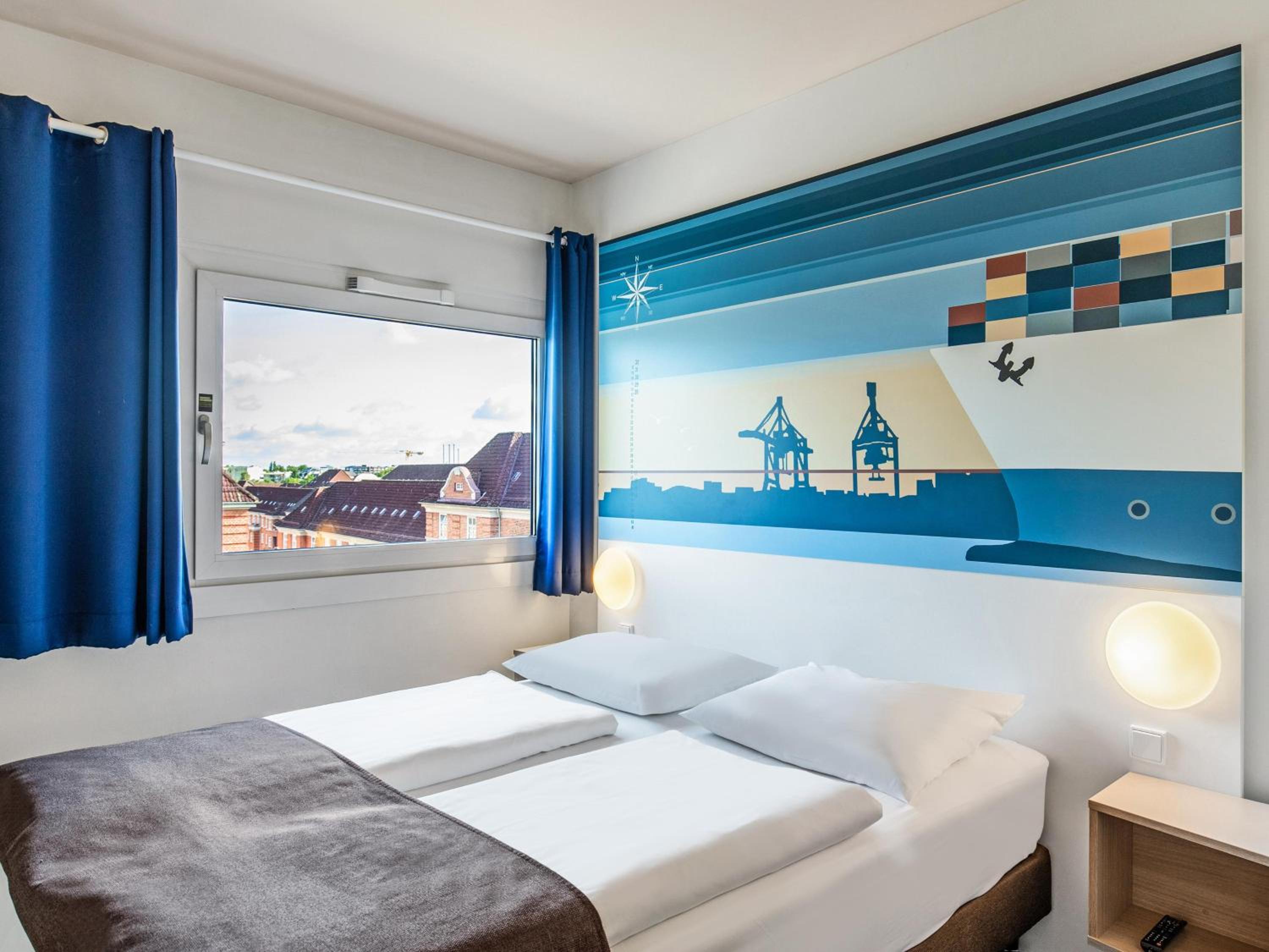 ROOM, DOUBLE BED