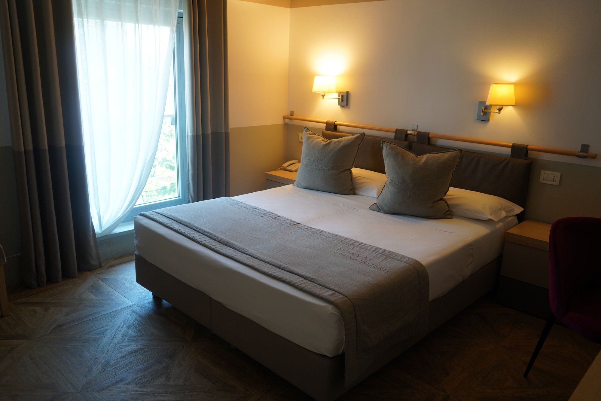 ROOM, SINGLE