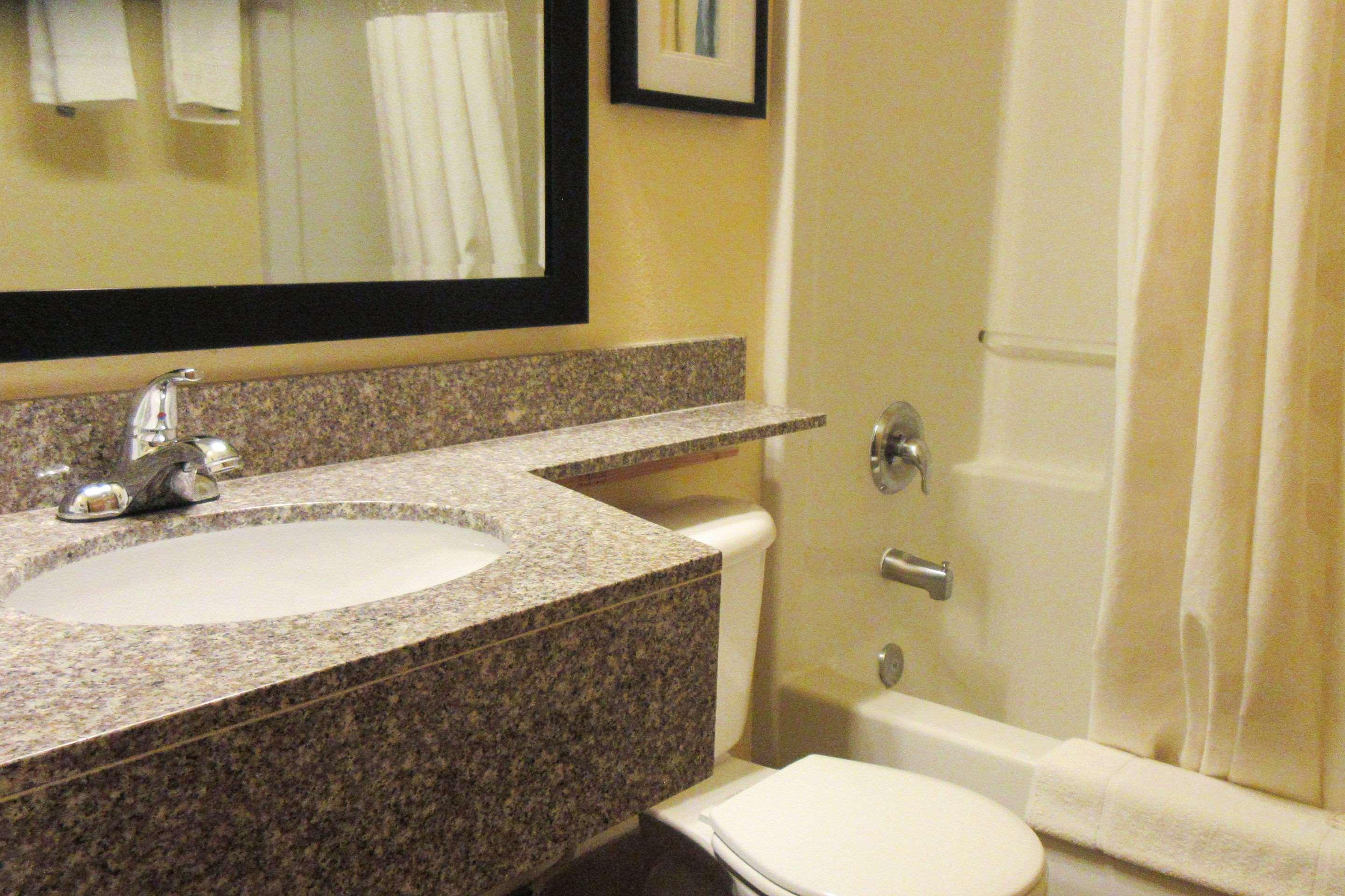 غرفة رباعية بسريرين كوين، Quality Inn and Suites near NAS Fallon 3/3