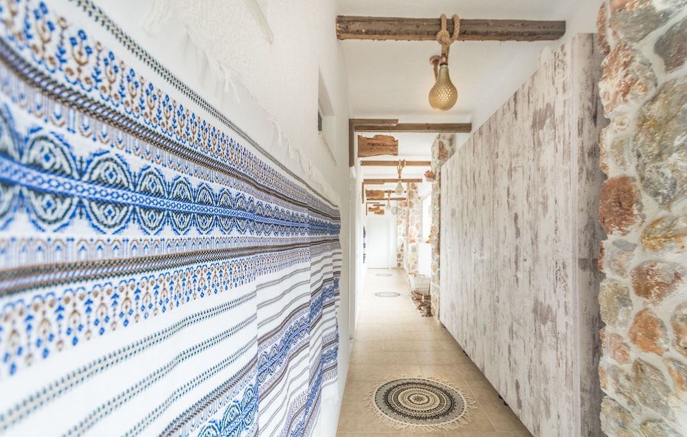 Limeri Traditional Guest House 7/50