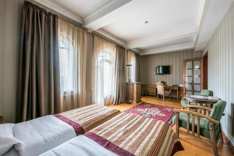 SUITE, KING BED, BALCONY