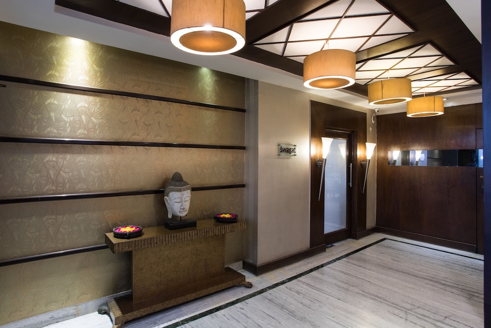 HOTEL SURYA ROYAL 16/41