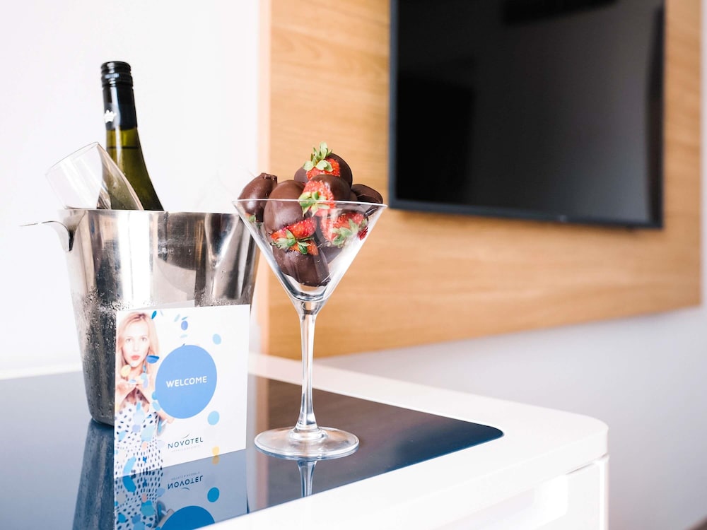 NOVOTEL SURFERS PARADISE 26/64