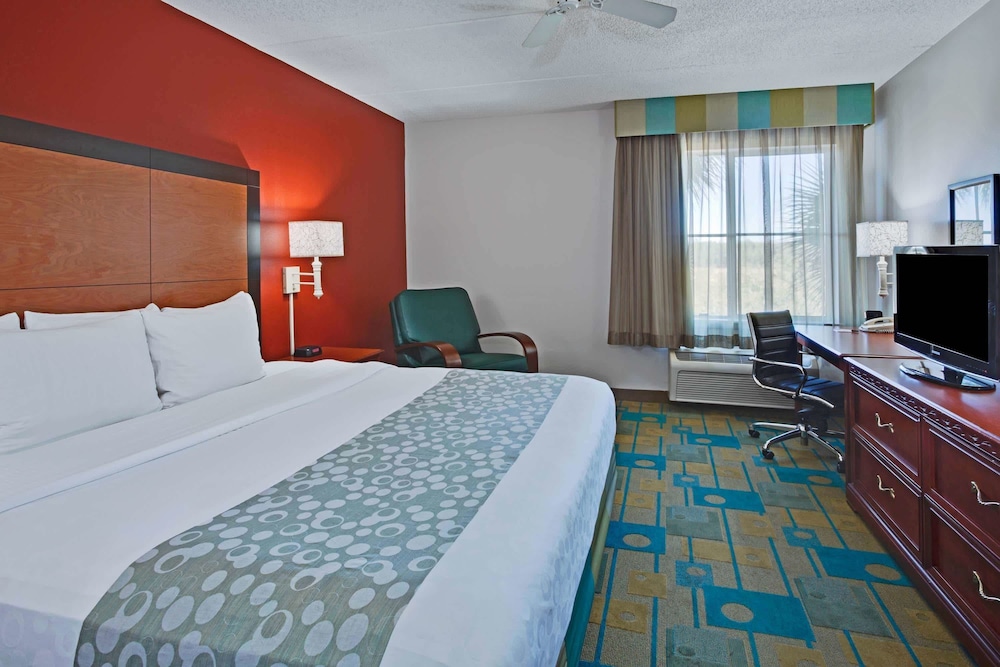 La Quinta Inn & Suites by Wyndham Naples East I-75 11/45
