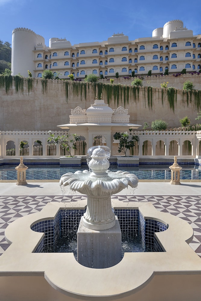 Aurika Udaipur - Luxury by Lemon Tree Hotels 43/50