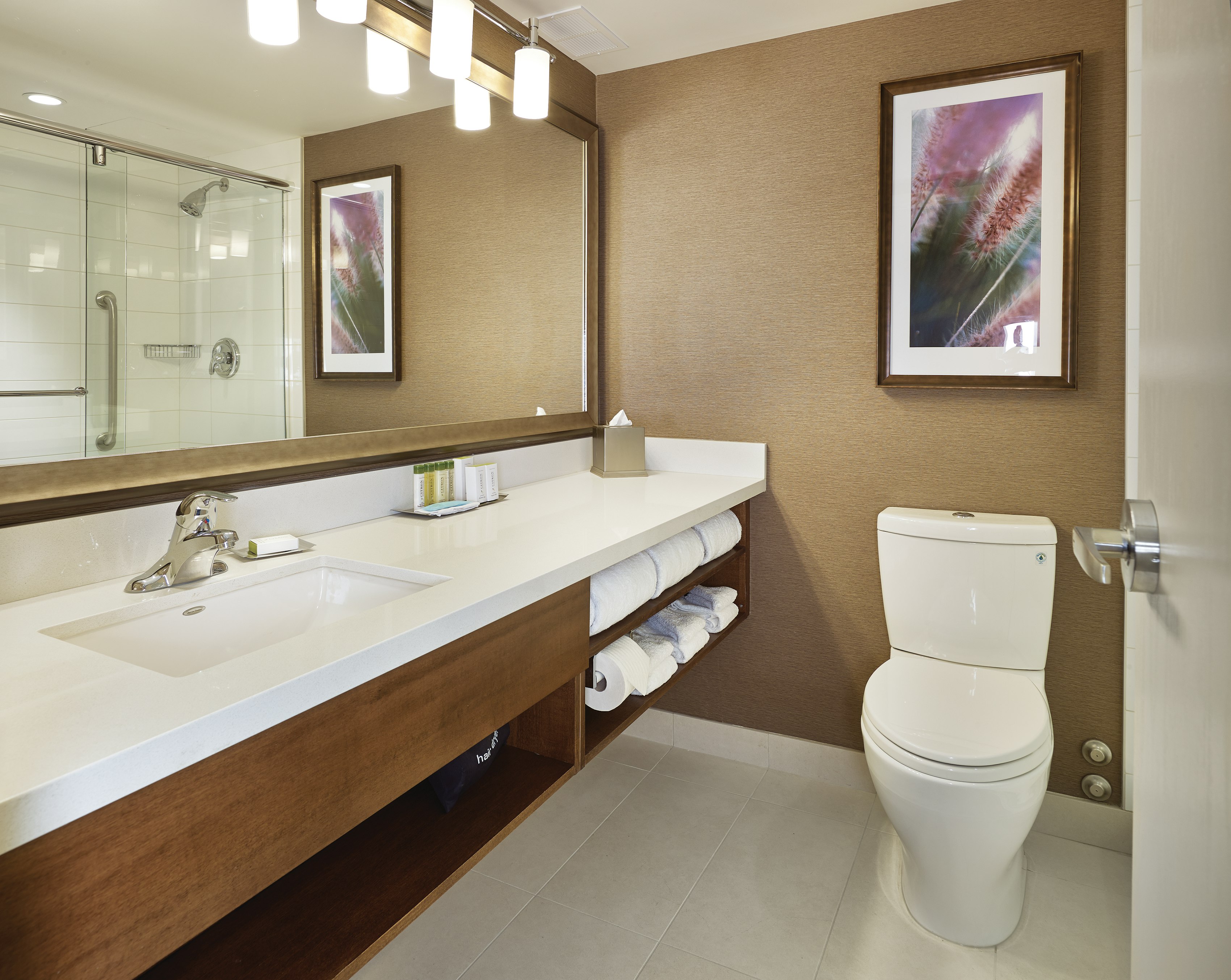 Doubletree By Hilton Hotel West Edmonton 46/50