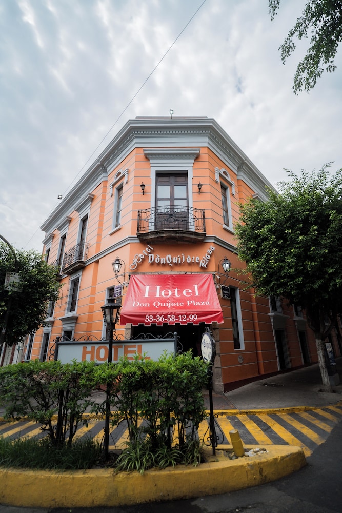 Hotel Don Quijote Plaza 4/58