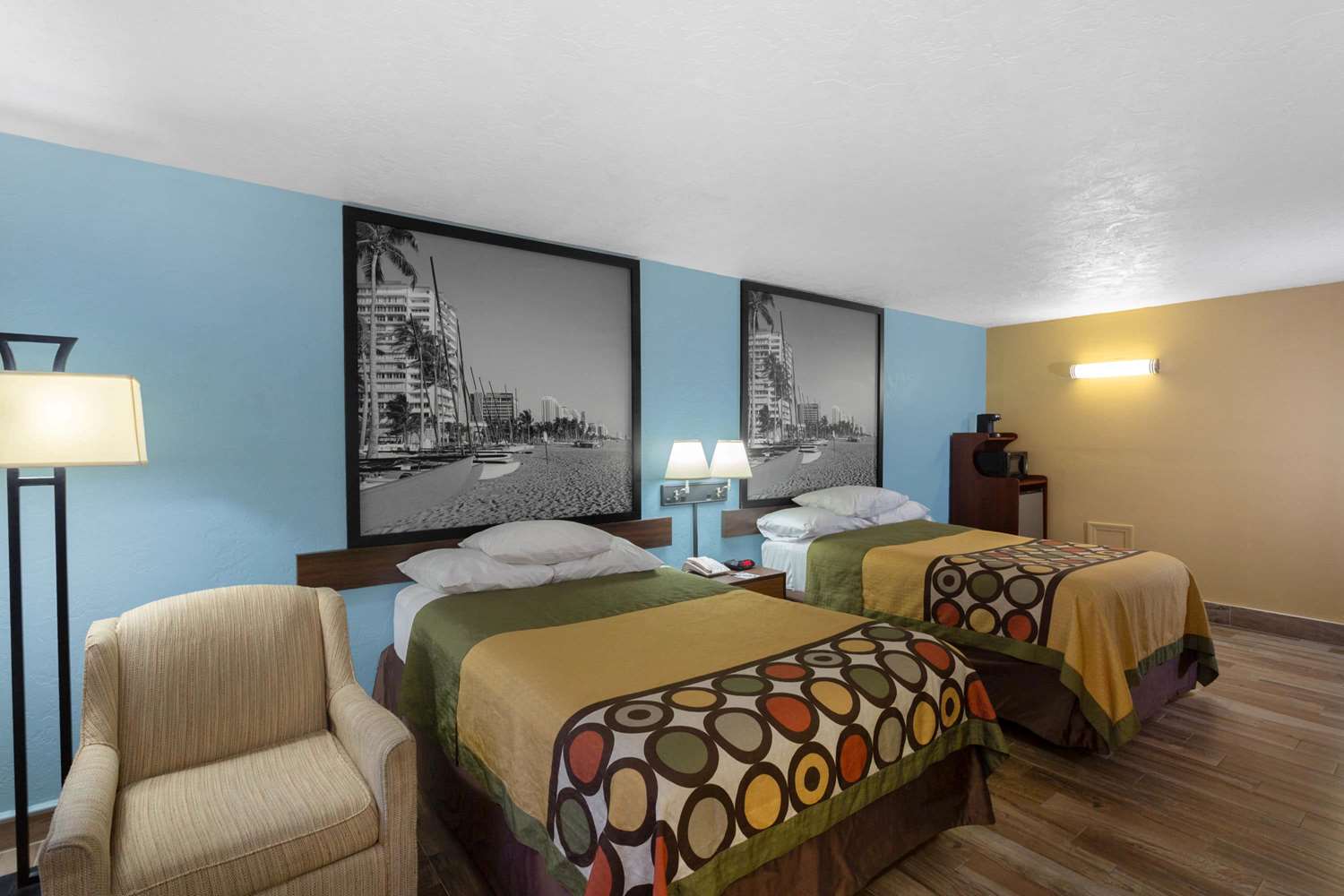 Super 8 By Wyndham Bradenton Sarasota Area 4/11