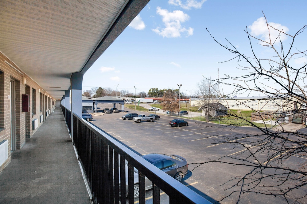 Hotel O Columbia Downtown near I-65 in COLUMBIA - TN