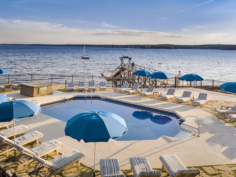 Spruce Point Inn Resort Spa 10/40