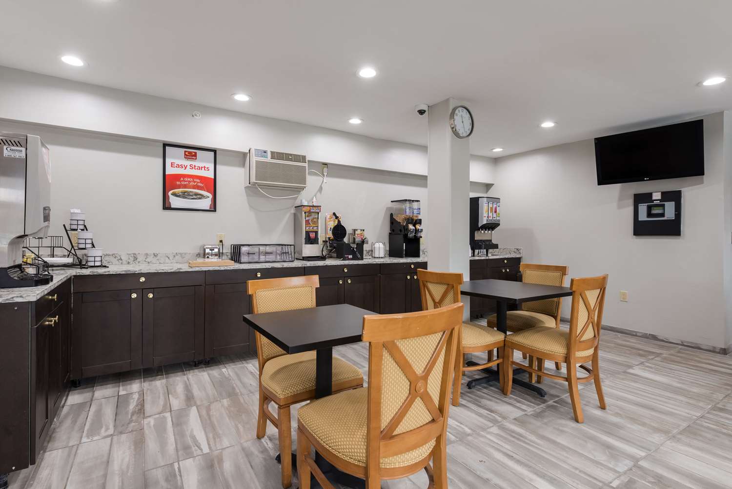 Econo Lodge Inn & Suites Mason City - Clear Lake 3/3