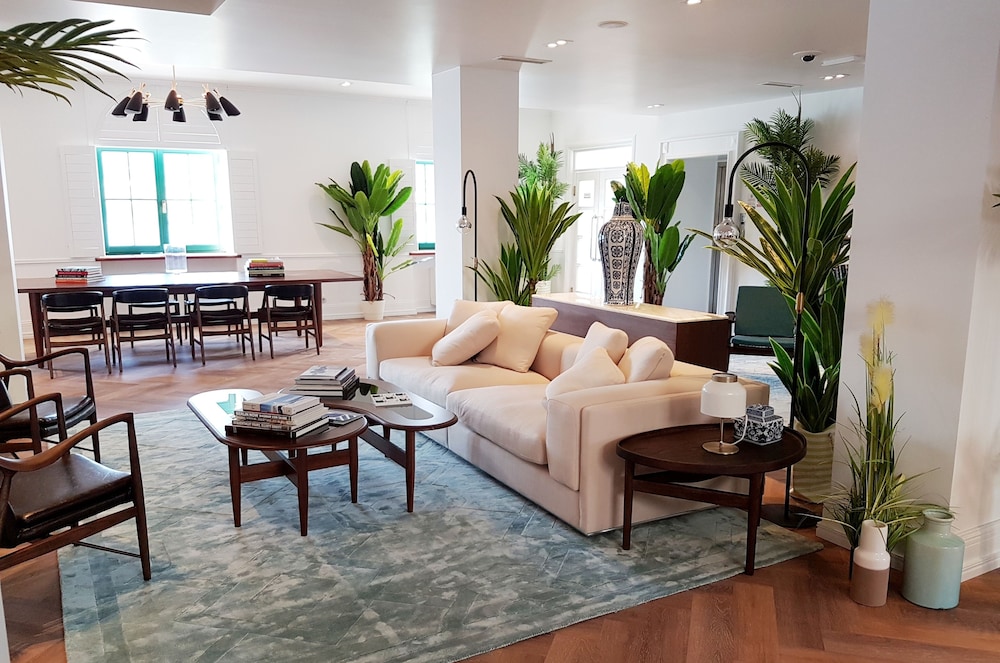 Brown Beach House Design Hotel 64/75